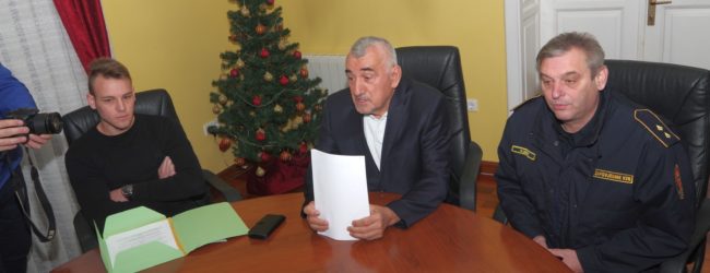 Povodom Božićnih blagdana Gradonačelnik Kostelac daruje obitelji s petero i više djece