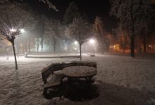 OTOČKA ZIMSKA IDILA U GRADSKOM PARKU