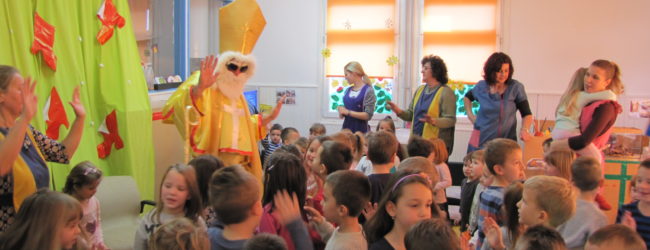 Predstavnici Grada Otočca uručili poklone Svetog Nikole djeci Dječjeg vrtića Ciciban