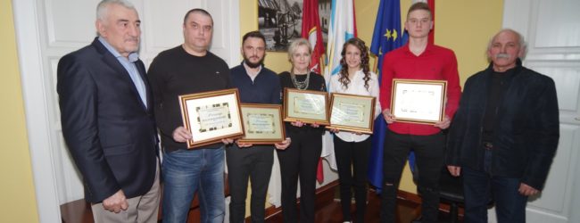 URUČENA PRIZNANJA NAJBOLJIM SPORTAŠIMA I SPORTSKIM KLUBOVIMA ZA 2017.GODINU