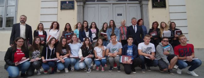 Uručene nagrade otočkim odlikašima