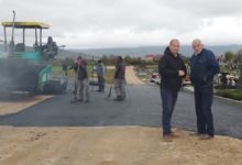 Započelo asfaltiranje oko otočkog groblja