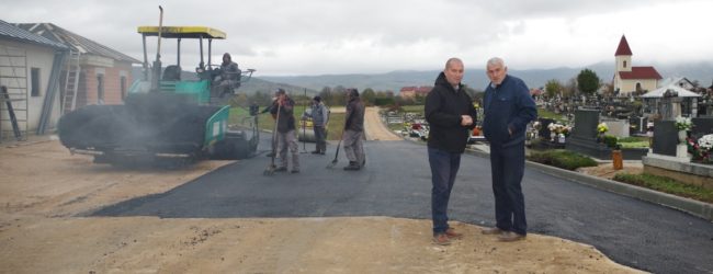 Započelo asfaltiranje oko otočkog groblja