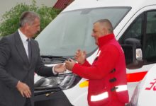 Župan Milinović predao ključeve 2 sanitetska vozila Domu zdravlja Otočac