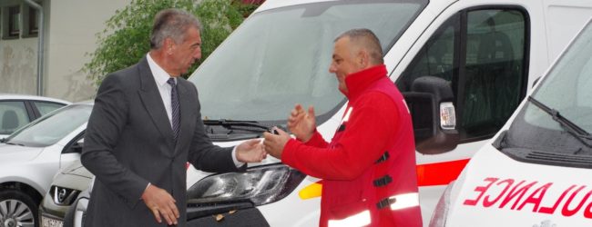 Župan Milinović predao ključeve 2 sanitetska vozila Domu zdravlja Otočac