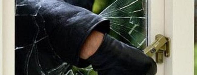 Kradu novac, klesani kamen, alat i odjeću