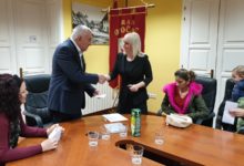 Gradonačelnik Kostelac darivao obitelji s petero i više djece