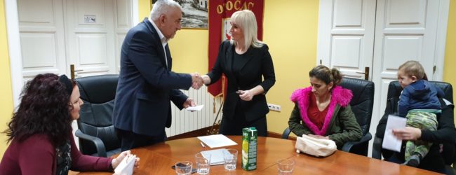 Gradonačelnik Kostelac darivao obitelji s petero i više djece