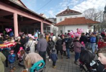 Stara godina ispraćena u podne