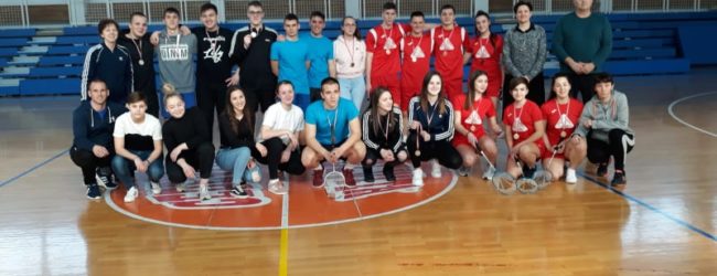 Održano županijsko natjecanje srednjih škola LSŽ u badmintonu