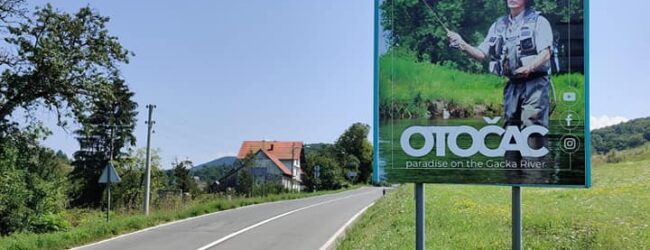 Postavljene nove info table