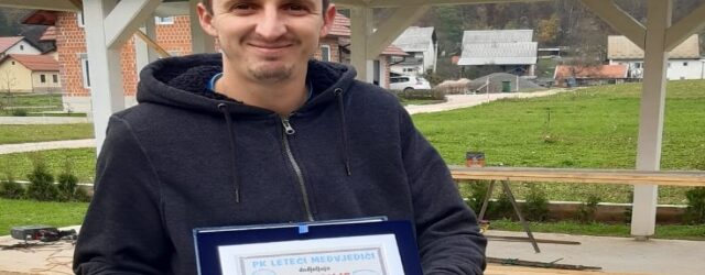 Milanu Dujmoviću priznanje za najboljeg pilota paragliding kluba Leteći medvjedići
