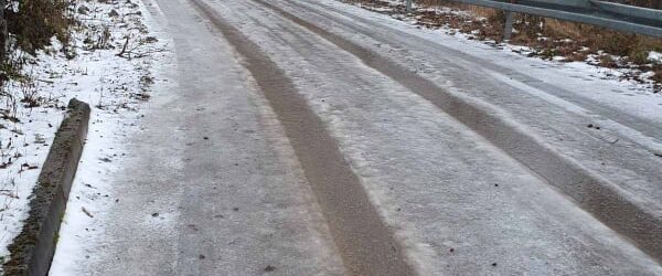 Snijeg i bura stvaraju poteškoće u prometu