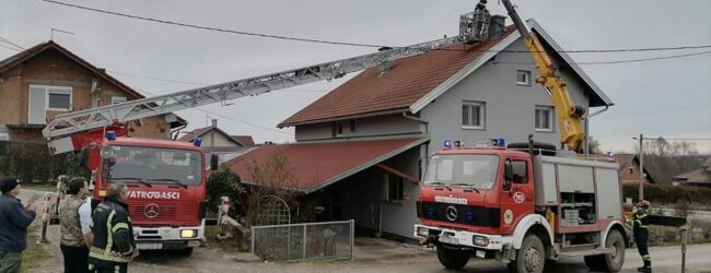 Četvrta smjena Ličko-senjskih vatrogasaca u Petrinji