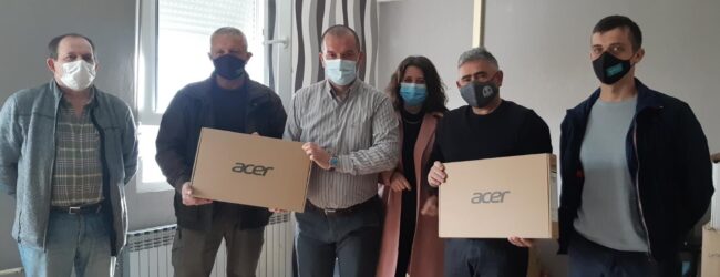 Poduzeće Gacka d.o.o. doniralo nova prijenosna računala  športsko ribolovnim udrugama „Pastrva“ i „Gacka“