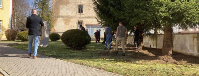 4. razred šumarskih tehničara u akciji proljetnog čišćenja