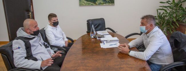 Milinović ispratio, u jutarnjim satima i zaželio puno uspjeha boksačkoj nadi Andriji Tomiću