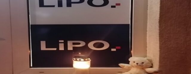 Čelništvo stranke LiPO zapalilo  svijeću za tragično preminulu djevojčicu
