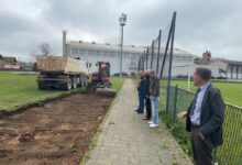 Započelo uređenje nogometnog igrališta u Otočcu