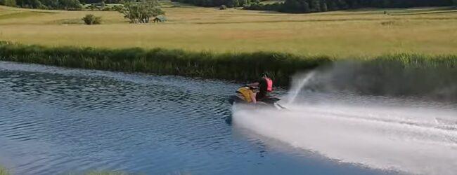 Tko je dozvolio ovo divljanje jet-skijem na Gackoj?!