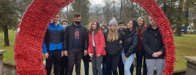 Otočki srednjoškolci sudjelovali u pripremama za Advent