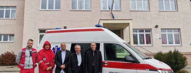 Uručeni ključevi novog vozila sanitetskog prijevoza Doma zdravlja Korenica