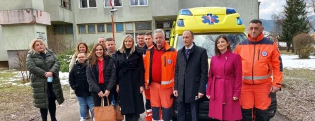 Novo vozilo hitne medicinske pomoći  za ispostavu u Otočcu