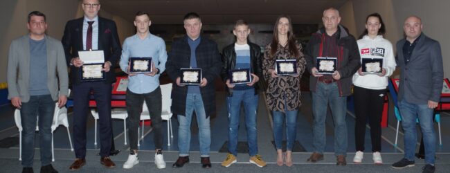 Dodijeljene nagrade najboljim sportašicama i sportašima Grada Otočca u 2021. godini.