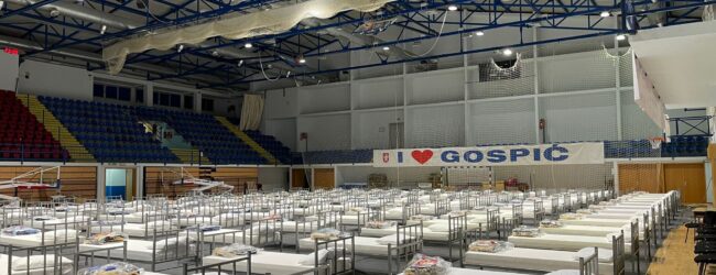 Privremeni prihvatni centar za izbjeglice iz Ukrajine u Gradskoj sportskoj dvorani u Gospiću od sutra u funkciji