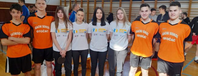 Otočki srednjoškolci osvojili drugo mjesto na županijskom natjecanju iz stolnog tenisa