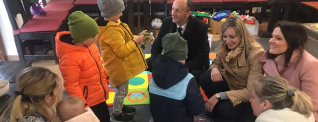 Župan Petry sa suradnicima posjetio  izbjegličke centre u Korenici i Grabovcu