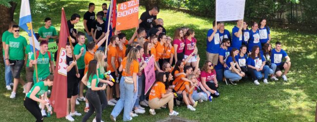 Otočki maturanti slave zadnji dan škole