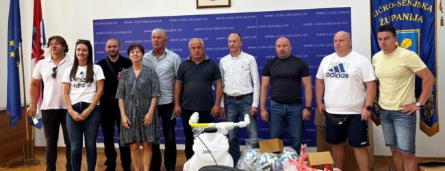 Donacija sportske opreme klubovima iz Ličko-senjske županije