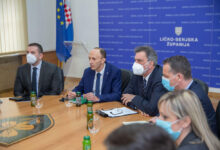 Osnovnim i srednjim školama u Ličko-senjskoj županiji dodijeljeno 1.893.615,24 kuna bespovratnih sredstava za pomoćnike u nastavi 