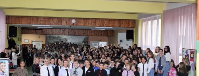 Prigodno obilježen Dan kravate u  Osnovnoj školi Zrinskih i Frankopana Otočac