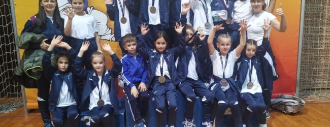 Taekwondo klub Otočac osvojio 12 medalja na 8. Kondor kids open natjecanju