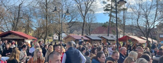 Otočac dočekao Novu godinu u podne