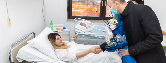 Župan Petry posjetio prvu novorođenu bebu u Ličko-senjskoj županiji
