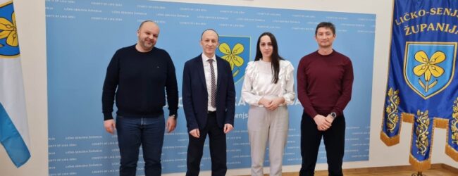 Potpisani ugovori za izradu projektne dokumentacije energetske obnove zgrada Gimnazije Gospić, Strukovne škole Gospić i Ambulante u Donjem Lapcu