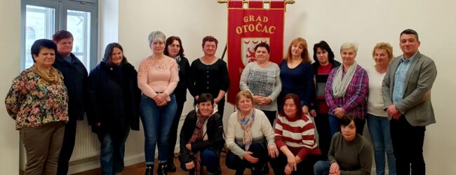 Potpisani ugovori o radu s 15 žena u okviru projekta „Zaželi u Otočcu“