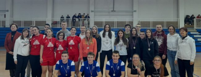 Otočki badmintonaši plasirali se na Državno prvenstvo školskih sportskih društava