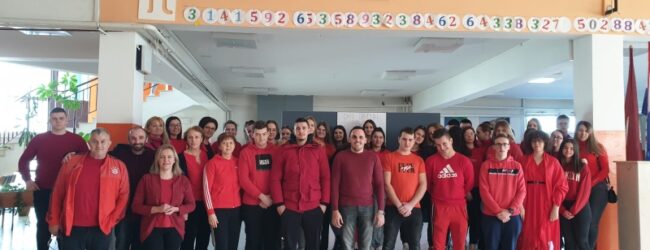 U Srednjoj školi Otočac obilježen Dan crvenih haljina