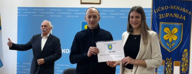 Karla Lončar, hrvatska brončana taekwondoašica iz Otočca na prijemu kod župana Petryja