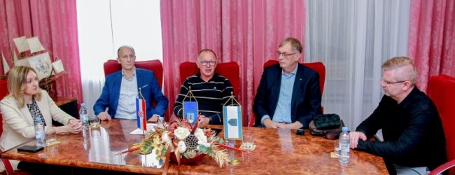 Potpisani ugovori za održavanje luka Karlobag i Barić Draga u iznosu od 850 tisuća eura