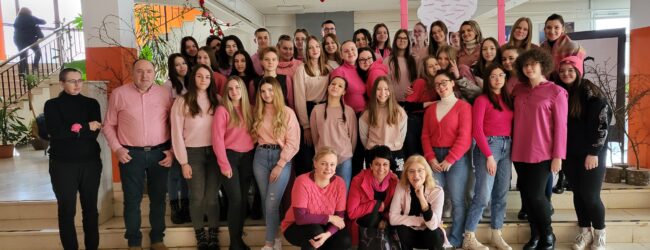 Otočki srednjoškolci obilježili Dan ružičastih majica