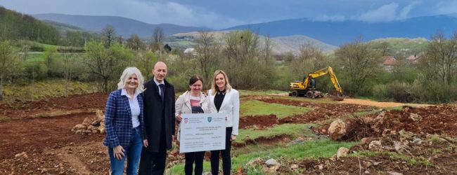 Župan Petry obišao radove na izgradnji dječjeg igrališta u Švici