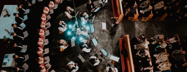 U otočkoj crkvi Presvetog Trojstva održan koncert Ansambla LADO