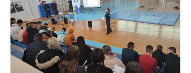 Srednjoškolcima predstavljena kampanja “Postani policajac/policajka”