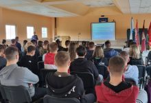 Otočkim srednjoškolcima održana edukacija o sigurnosti u prometu