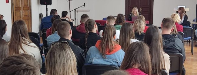 U GPOU Otočac održana festivalska aktivnost „Književnost, jezikoslovlje i glazba u prirodi i društvu“